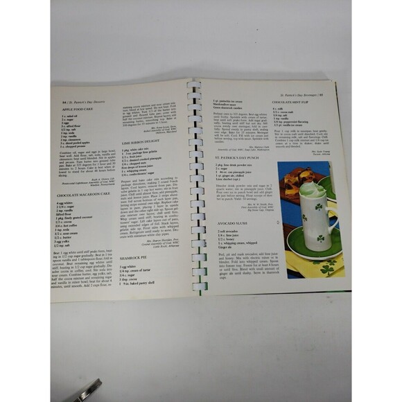 Holiday Cookbook Assemblies of God Women 900 Recipes for All Holidays VTG 1971 - Picture 10 of 16